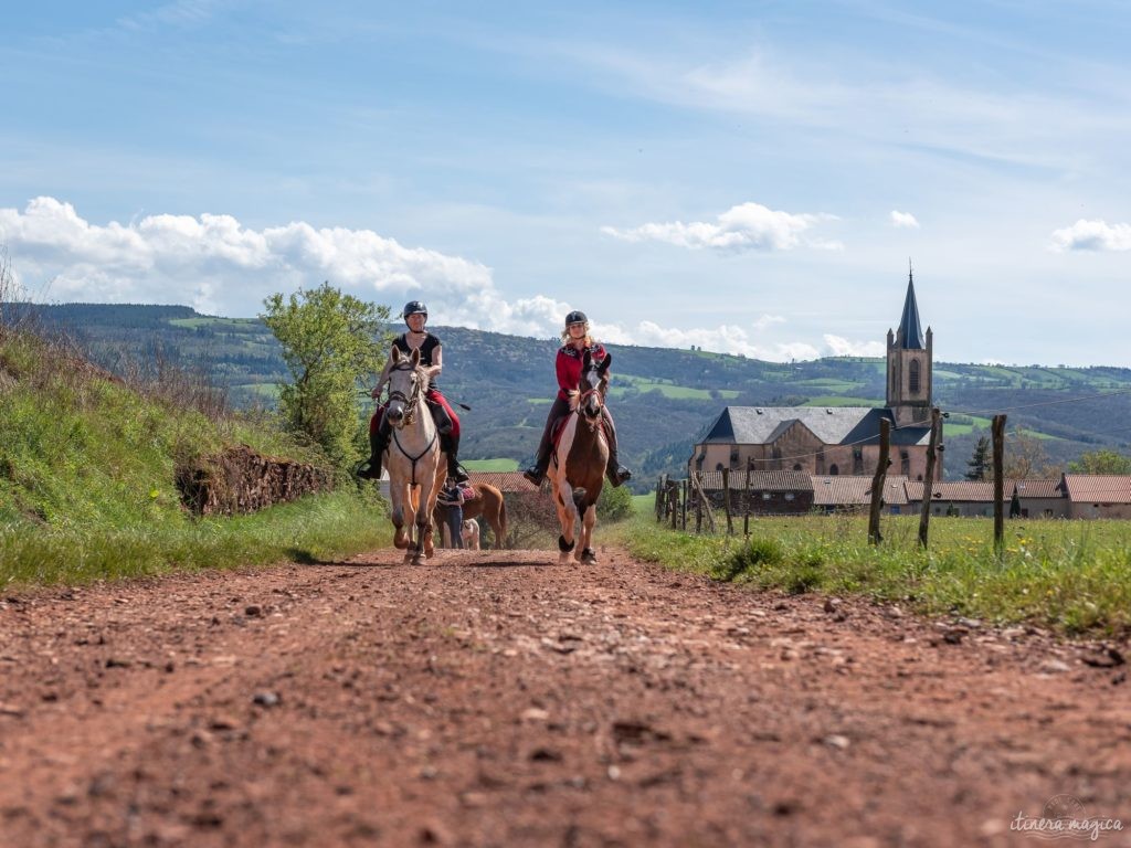 Tourisme équestre sud de l'Aveyron randonnée à cheval Aveyron