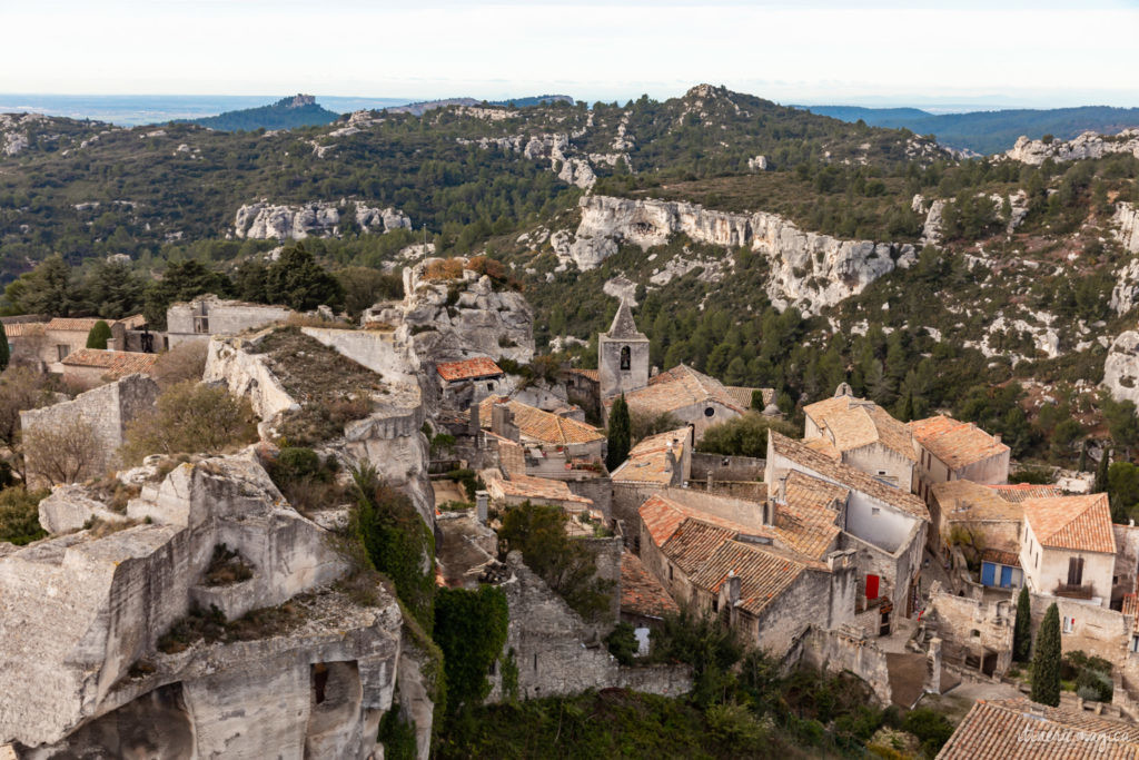 Road trip rétro en voiture ancienne dans les Alpilles : que voir dans les Alpilles ? Explorer les Alpilles en 2 CV