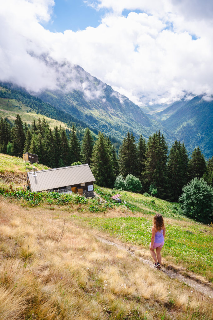 randonnée en belledonne en été : la pierre du carré au collet d'allevard