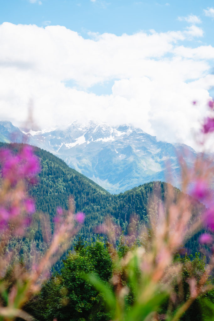 Le massif de Belledonne en été au Collet d'Allevard : randonnées, activités outdoor pour toute la famille et bonnes adresses.