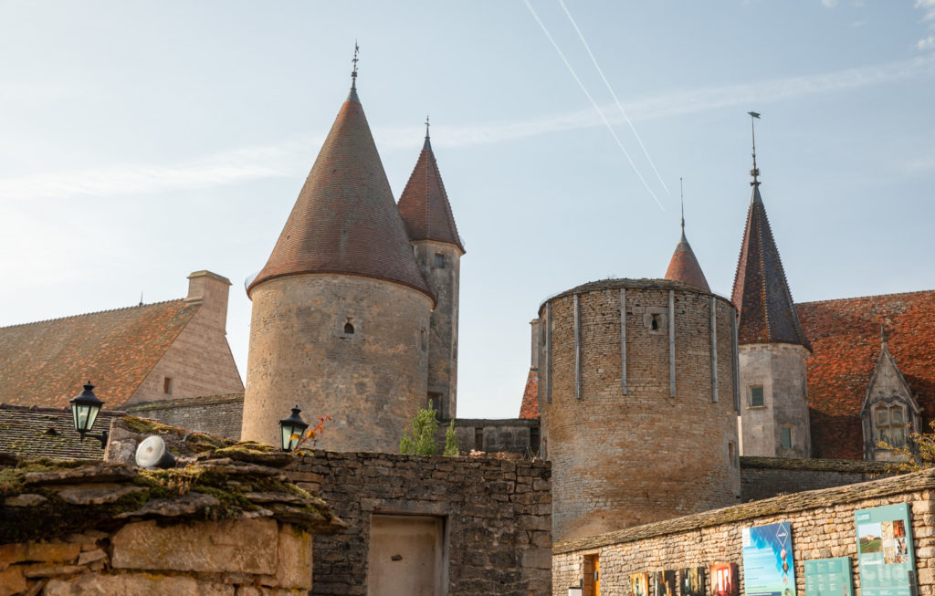 Découvrez la Bourgogne en automne : la roche de Solutré, Fontenay, Vézelay, Bussy-Rabutin, Châteauneuf en Auxois. Bonnes adresses en Bourgogne