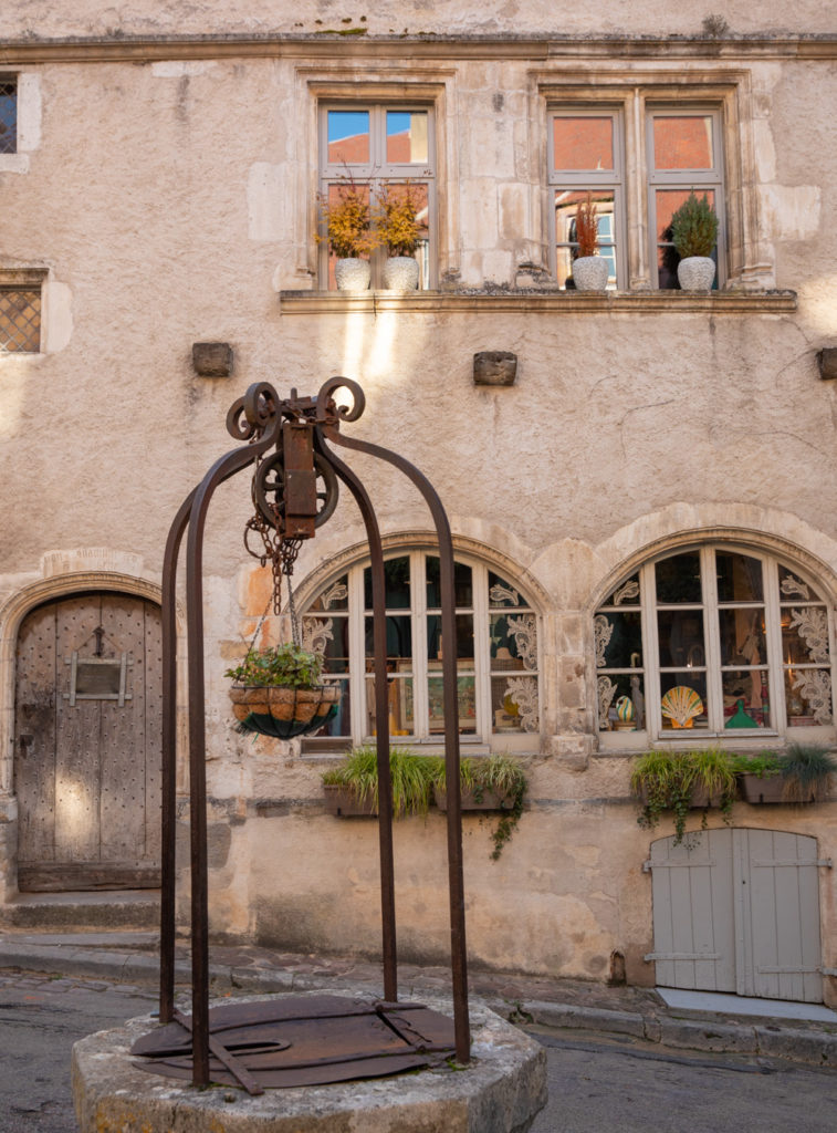 Découvrez la Bourgogne en automne : la roche de Solutré, Fontenay, Vézelay, Bussy-Rabutin, Châteauneuf en Auxois. Bonnes adresses en Bourgogne