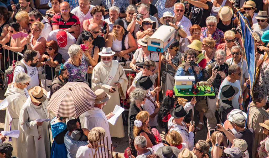 Pèlerinages des Gitans et des provençaux aux Saintes Maries de la Mer