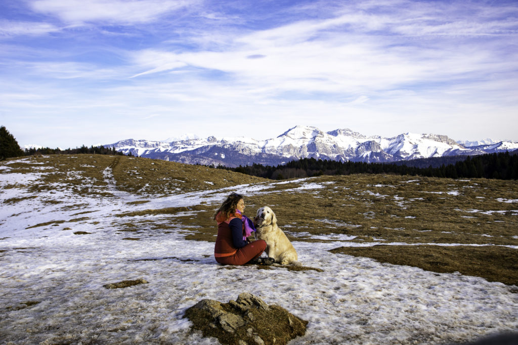 randonner avec mon chien à savoie grand revard dans les montagnes de chambéry