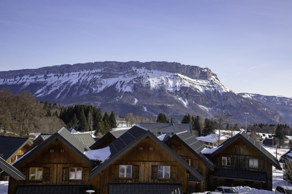 Que voir et que faire à Savoie Grand Revard en hiver ? Randonnée, chiens de traîneau, ski joering en pleine nature dans les montagnes de Chambéry