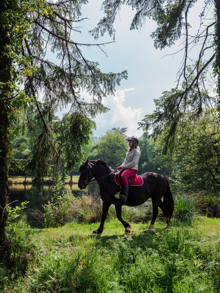 Que voir et que faire dans le Limousin, entre Creuse et Haute Vienne ? La Creuse à cheval