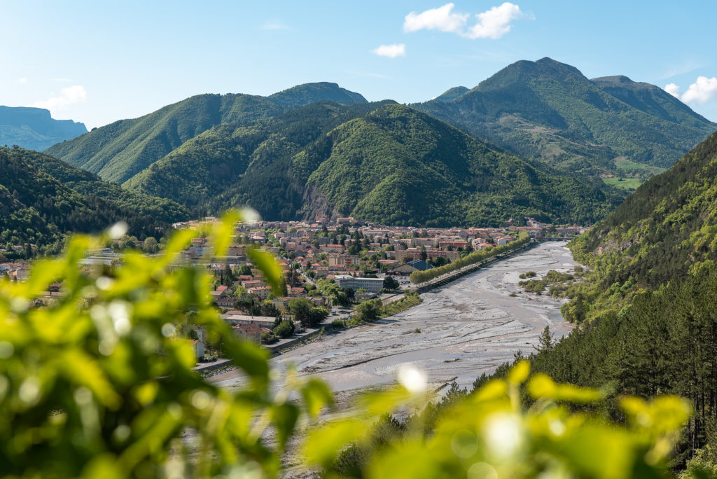 Visiter Digne les Bains et ses environs dans les Alpes de Haute Provence. Blog sur Digne les Bains. Le musée promenade et la fontaine pétrifiante