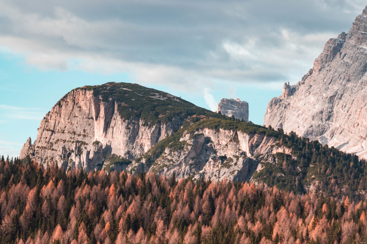 Découvrez les Dolomites à l'automne.