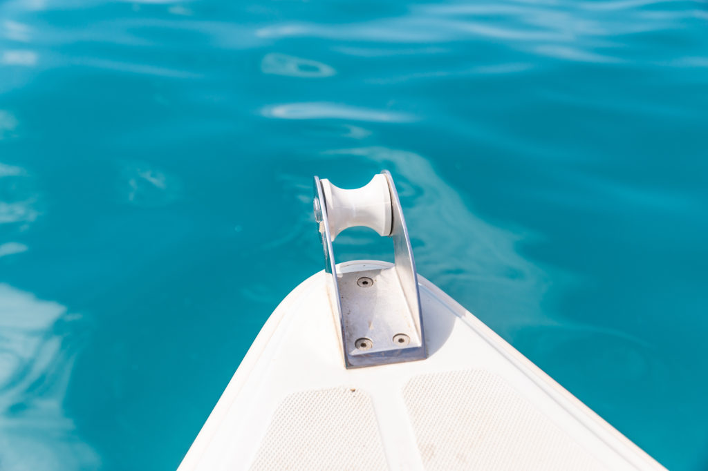 Vacances au bord du lac de Serre-Ponçon : activités nautiques, bateau, paddle