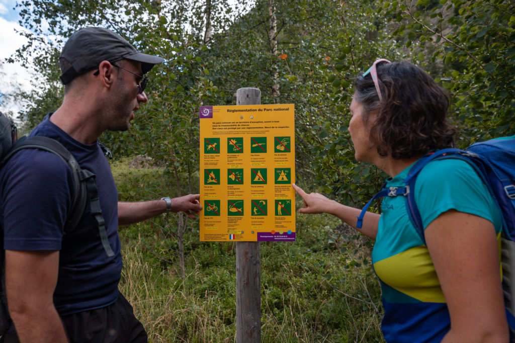 Pourquoi les chiens, les VTT et les drones sont-ils interdits dans le parc national des Écrins ? Comprendre ensemble la réglementation du parc national.