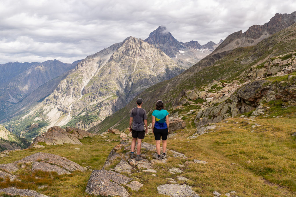 Pourquoi les chiens, les VTT et les drones sont-ils interdits dans le parc national des Écrins ? Comprendre ensemble la réglementation du parc national.