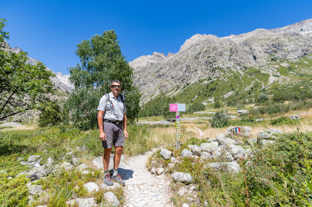 Pourquoi les chiens, les VTT et les drones sont-ils interdits dans le parc national des Écrins ? Comprendre ensemble la réglementation du parc national.