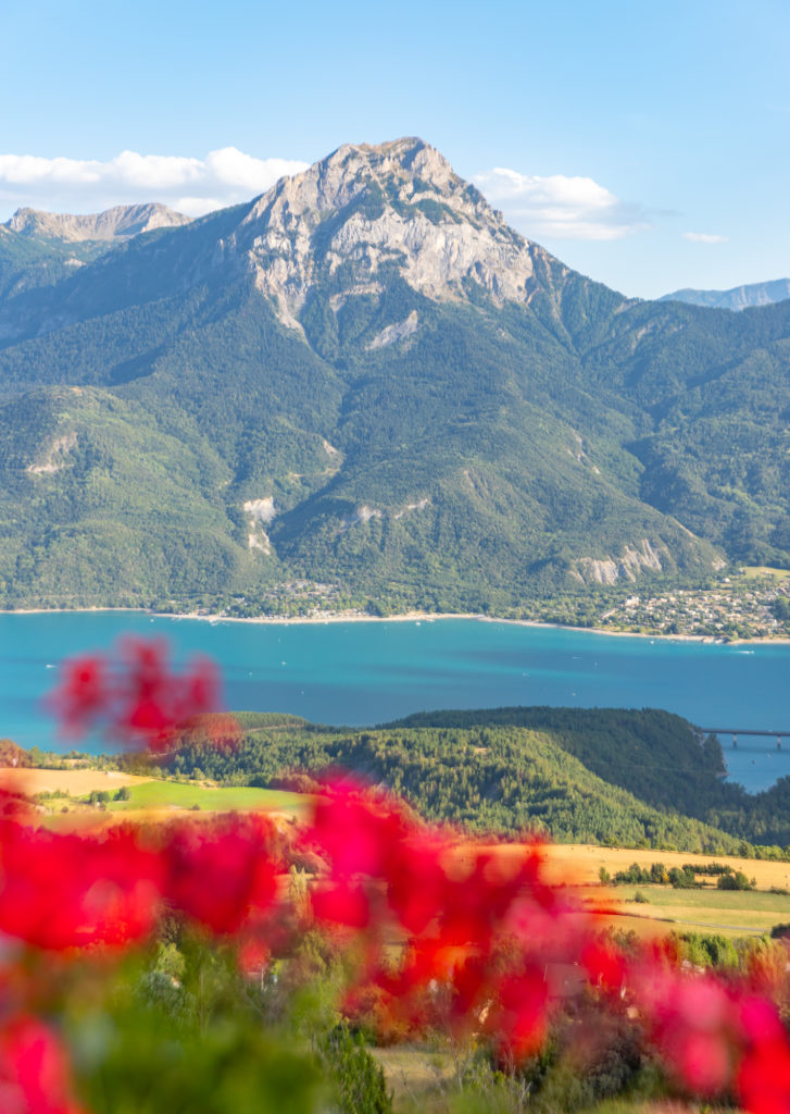 Découvrir Réallon au dessus du lac de Serre ponçon et randonner dans les ecrins
