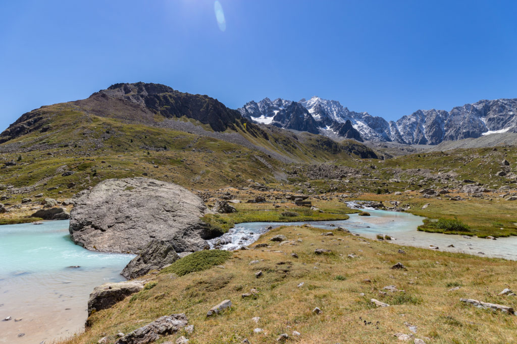 Une randonnée dans le parc national des Ecrins : le lac glaciaire d'Arsine, le réou d'Arsine et le lac de la Douche.