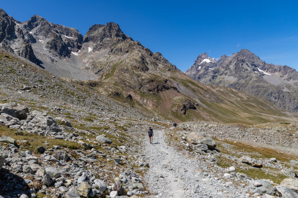 Une randonnée dans le parc national des Ecrins : le lac glaciaire d'Arsine, le réou d'Arsine et le lac de la Douche.