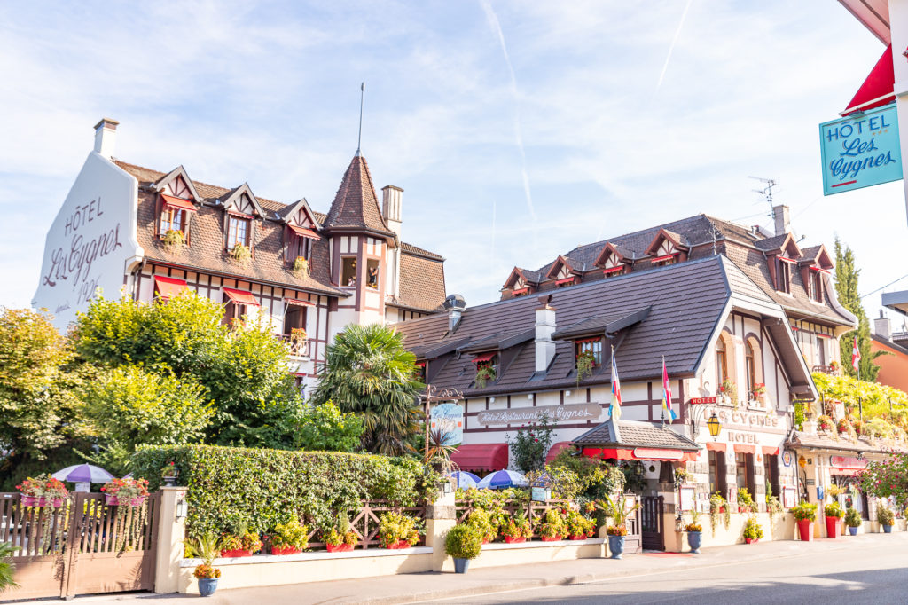 Les plus beaux spas de Savoie et Haute-Savoie : thermes, hôtels spas, spas insolites et romantiques au pays du Mont Blanc, au coeur des Alpes. 