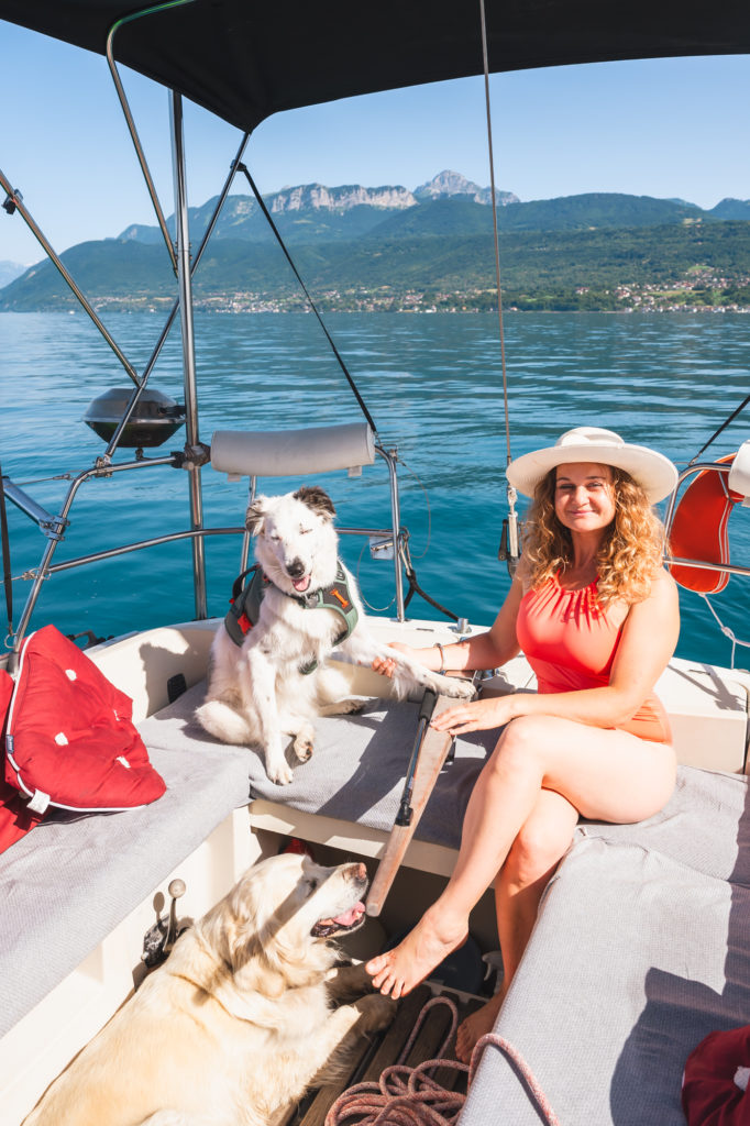 Evian et le lac Léman avec mon chien : bonnes adresses dog friendly, activités nautiques, visites et coups de coeur.