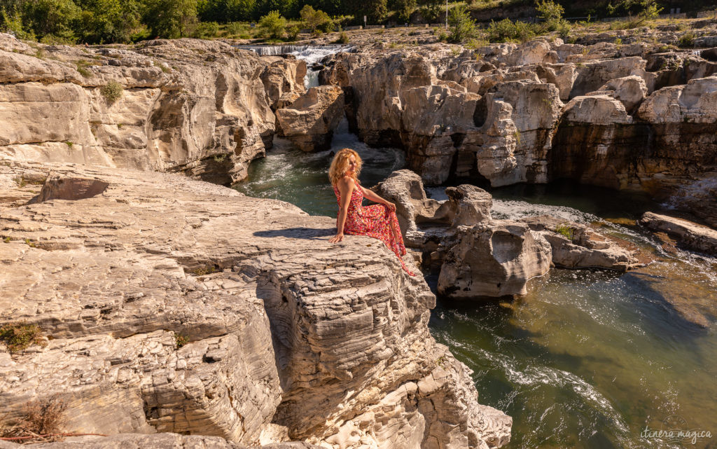 Que faire dans le Gard rhodanien, que faire en Provence occitane ? Découvrir La Roque sur Cèze, les cascades du Sautadet