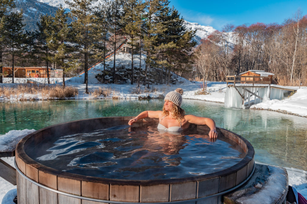 Les plus beaux spas de Savoie et Haute-Savoie : thermes, hôtels spas, spas insolites et romantiques au pays du Mont Blanc, au coeur des Alpes. 