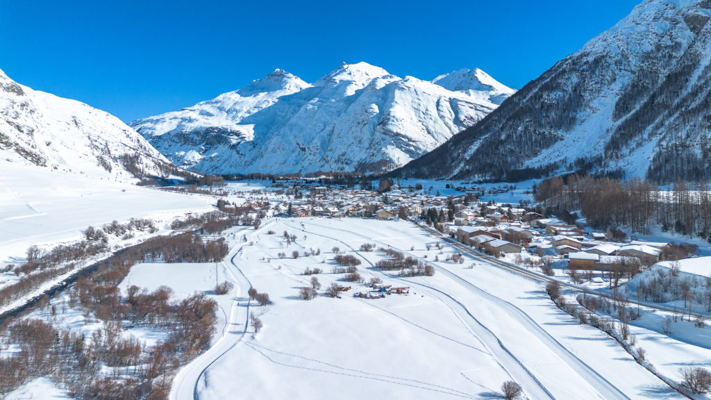 Que faire en Haute Maurienne Vanoise en hiver ? Autour de Bonneval-sur-Arc, un séjour sublime et intense, entre glaciers, ski de randonnée et insolites.