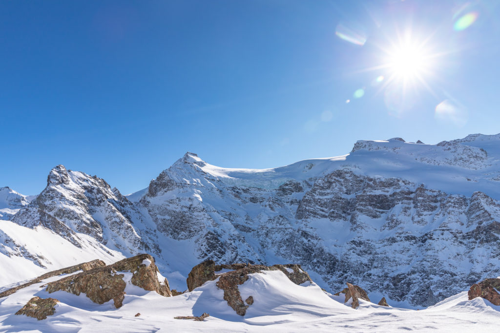 Ski de randonnée en Haute Maurienne Vanoise en hiver, au dessus de Bonneval sur Arc