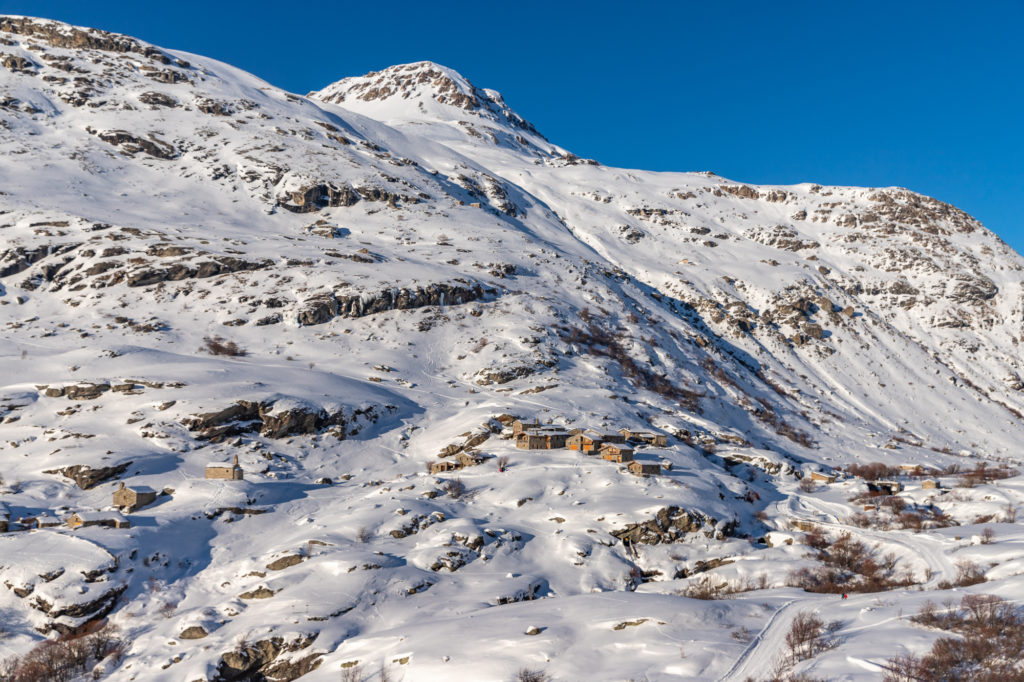 Ski de randonnée en Haute Maurienne Vanoise en hiver, au dessus de Bonneval sur Arc