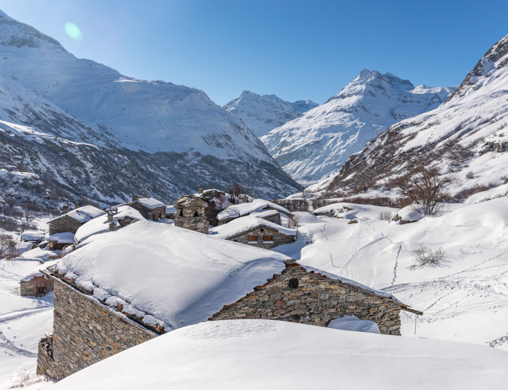 Que faire en Haute Maurienne Vanoise en hiver ? Autour de Bonneval-sur-Arc, un séjour sublime et intense, entre glaciers, ski de randonnée et insolites.