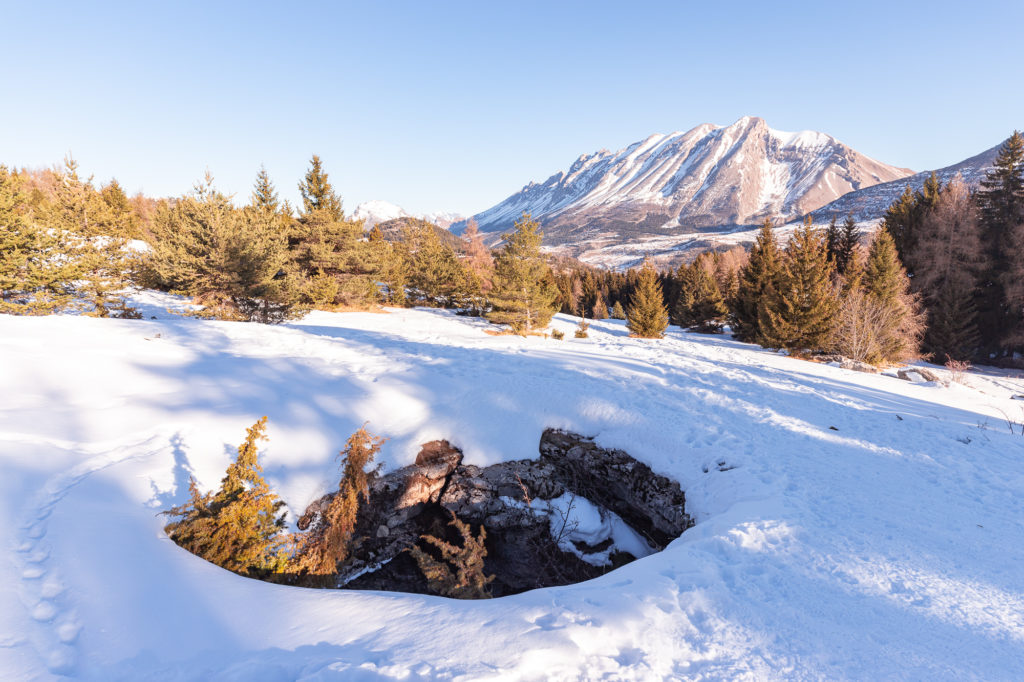 Explorer les chourums du Dévoluy : via souterrata, ski de rando, spéléologie...