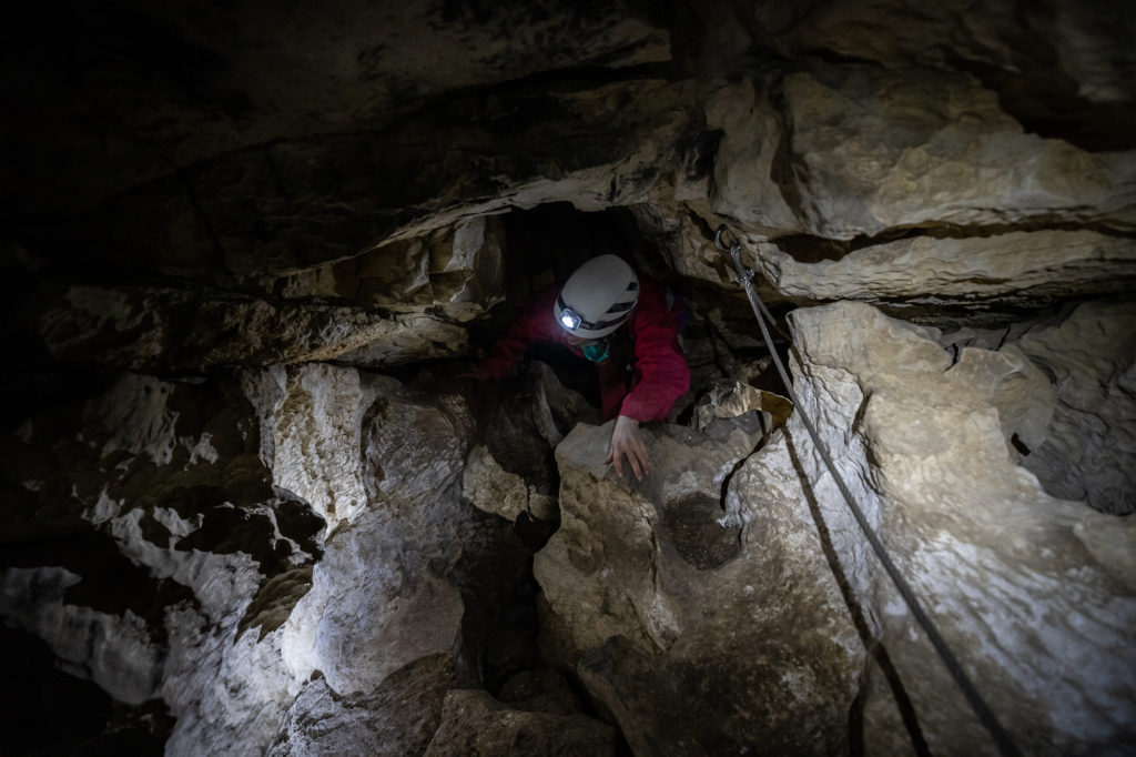 Explorer les chourums du dévoluy : via souterrata, spéléologie