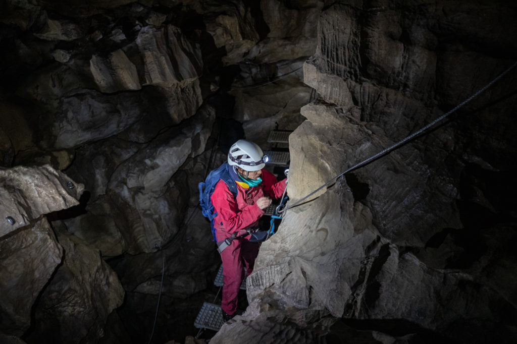 Explorer les chourums du dévoluy : via souterrata, spéléologie