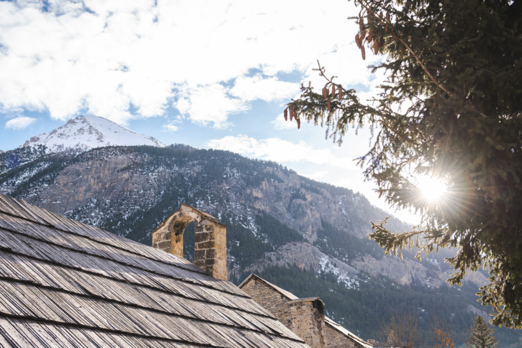 Vallée de la Clarée en hiver : les plus beaux villages. Eglises, fresques et cadrans solaires . Hameau de Plampinet
