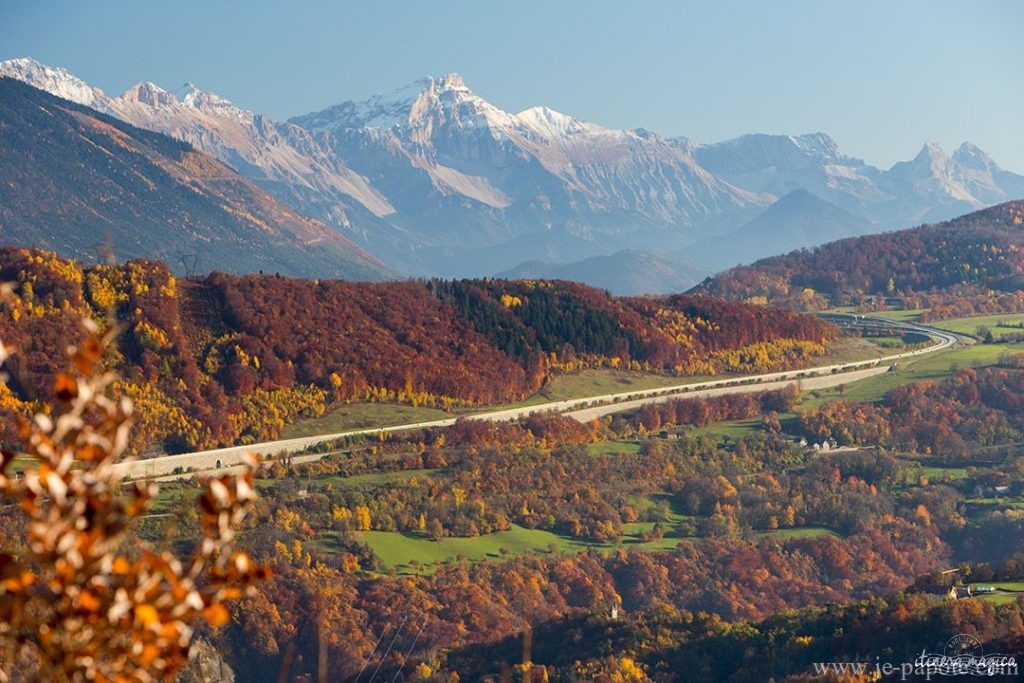 Où voir les couleurs d'automne, en Europe, au Japon, au Québec et ailleurs ? Les plus belles couleurs de l'automne par les blogueurs de voyage, pour des voyages chatoyants. #automne 