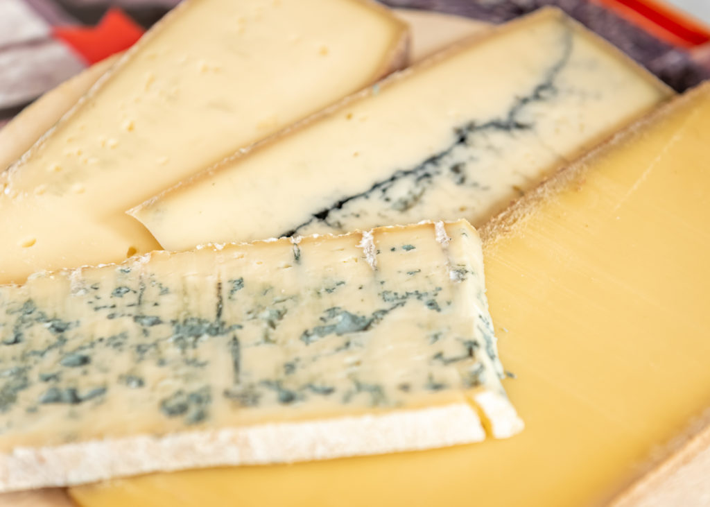 Que voir dans le Jura ? Saveurs du Jura, fromages AOP du Jura
