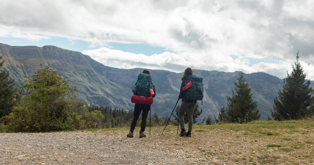 Trois jours de randonnée trek dans le Jura, en autonomie avec bivouac. Itinéraire de randonnée sur les crêtes du Jura autour de Lélex
