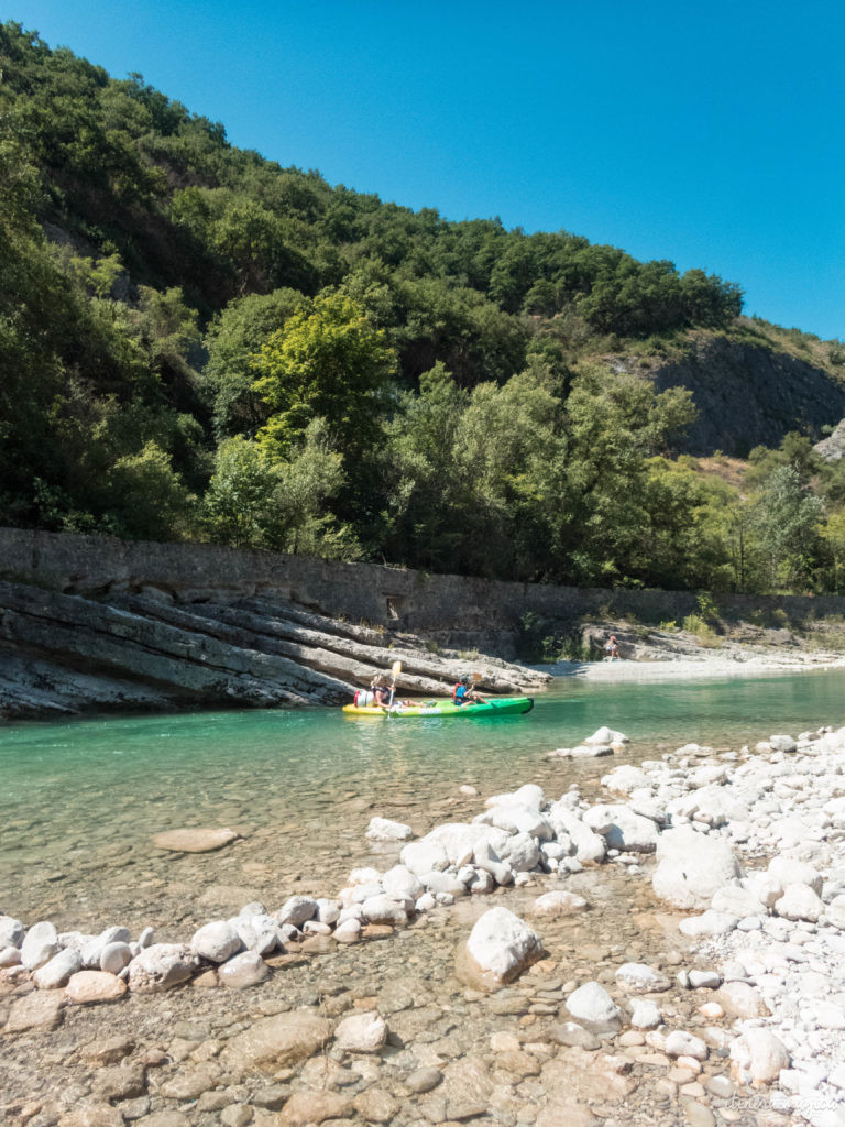 Découvrez les plus beaux sites naturels de Provence : ici la descente de la Drôme en kayak