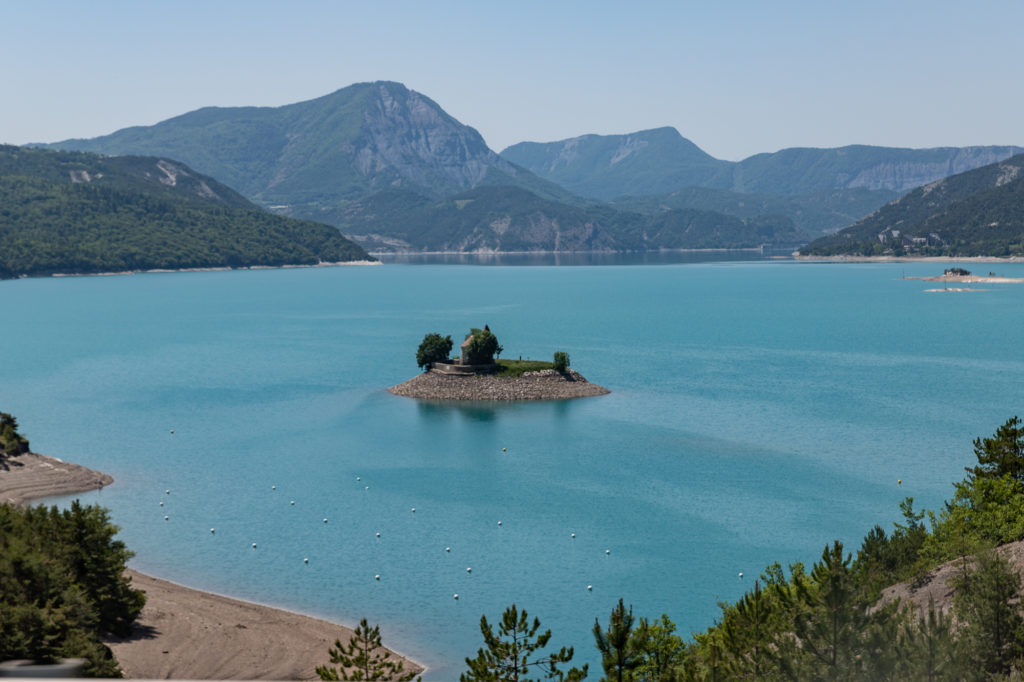 lac de serre poncon hebergements sejour romantique