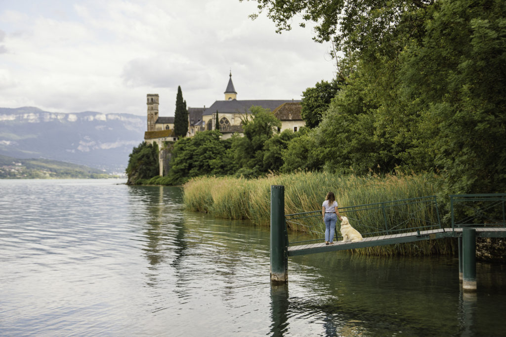 visiter l'abbaye de hautecombe avec mon chien au lac du bourget en savoie