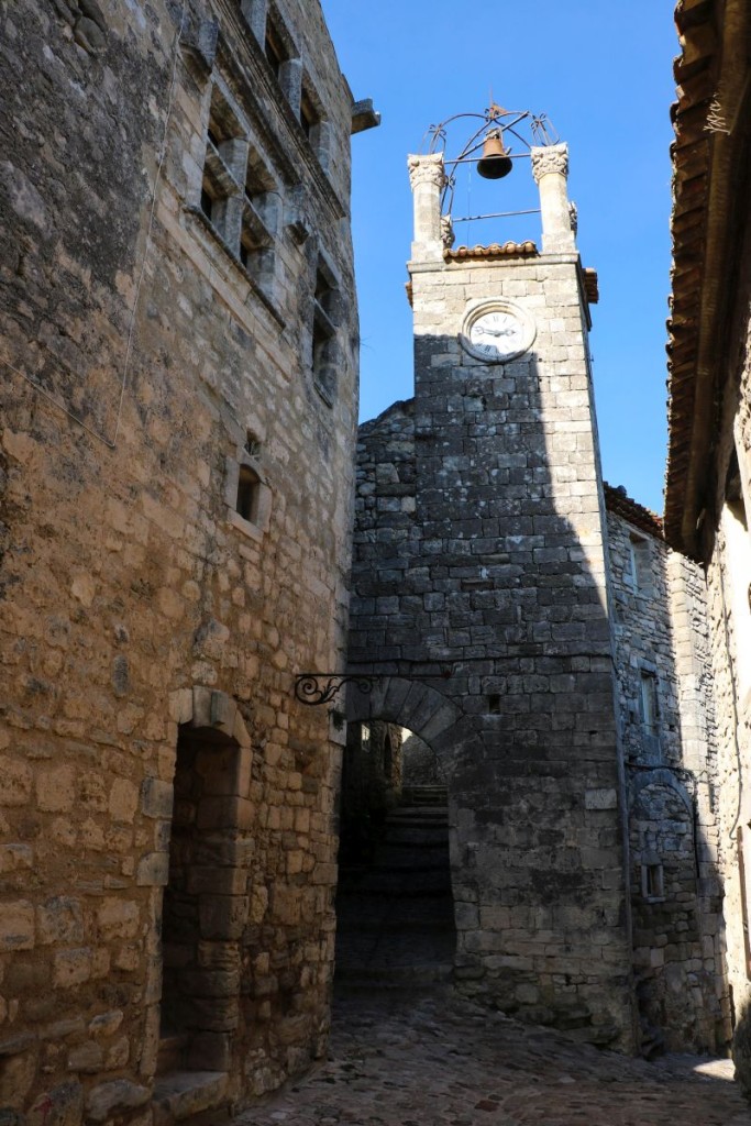 Rues désertes de Lacoste.