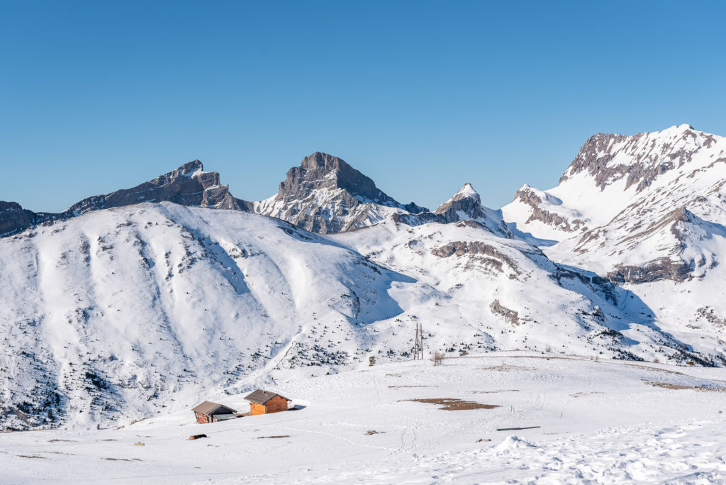 Skier dans Le Dévoluy au soleil des Hautes Alpes. Où skier dans les hautes alpes