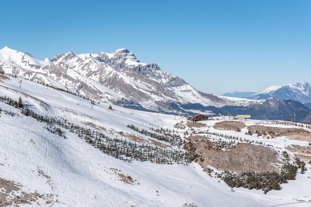 Skier dans Le Dévoluy au soleil des Hautes Alpes. Où skier dans les hautes alpes