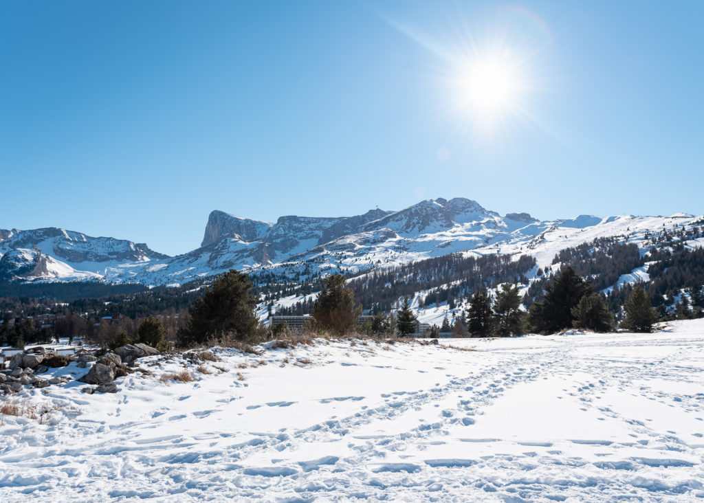 Séjour ski dans Le Dévoluy. Ski, neige, raquettes, motoneige, via souterrata, cheval dans les hautes alpes