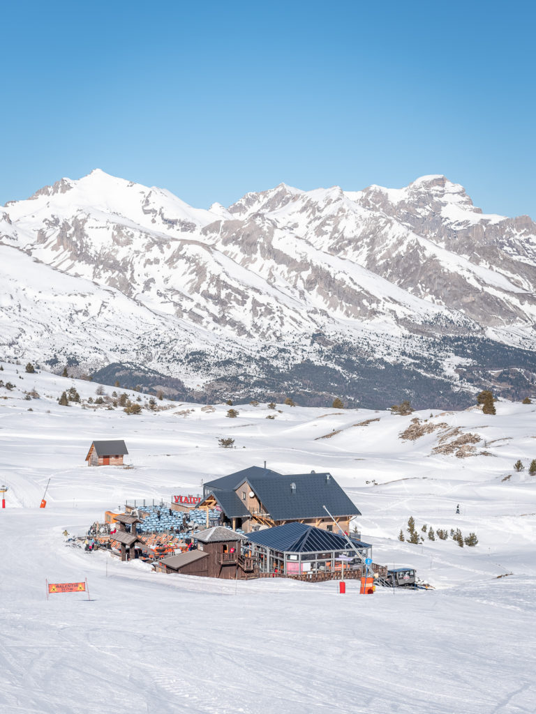 Skier dans Le Dévoluy au soleil des Hautes Alpes. Où skier dans les hautes alpes