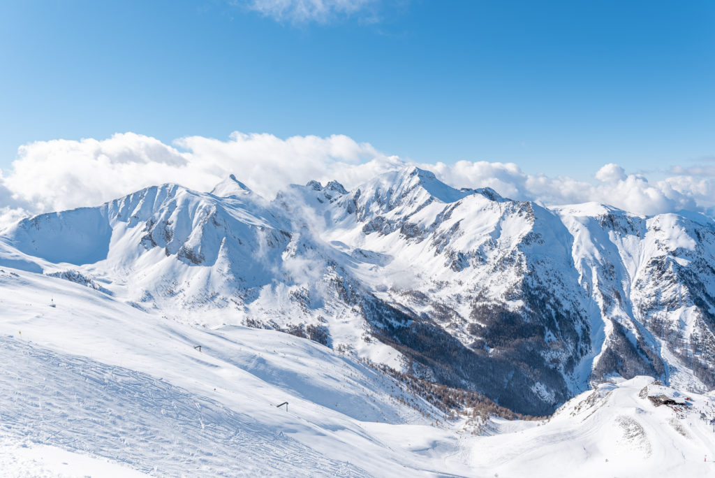 Sublime séjour d'hiver aux Orres, ski au-dessus du lac de Serre-Ponçon et bonnes adresses. Que faire, que voir aux Orres en hiver ?