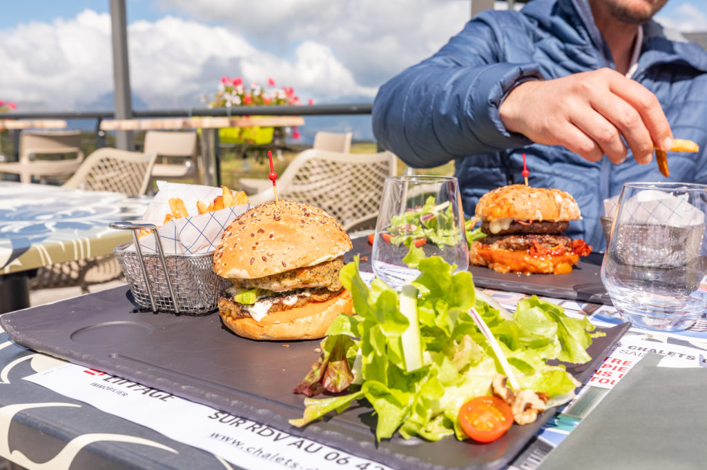 Que faire aux Saisies ? Le Signal le 1650 resto bowling