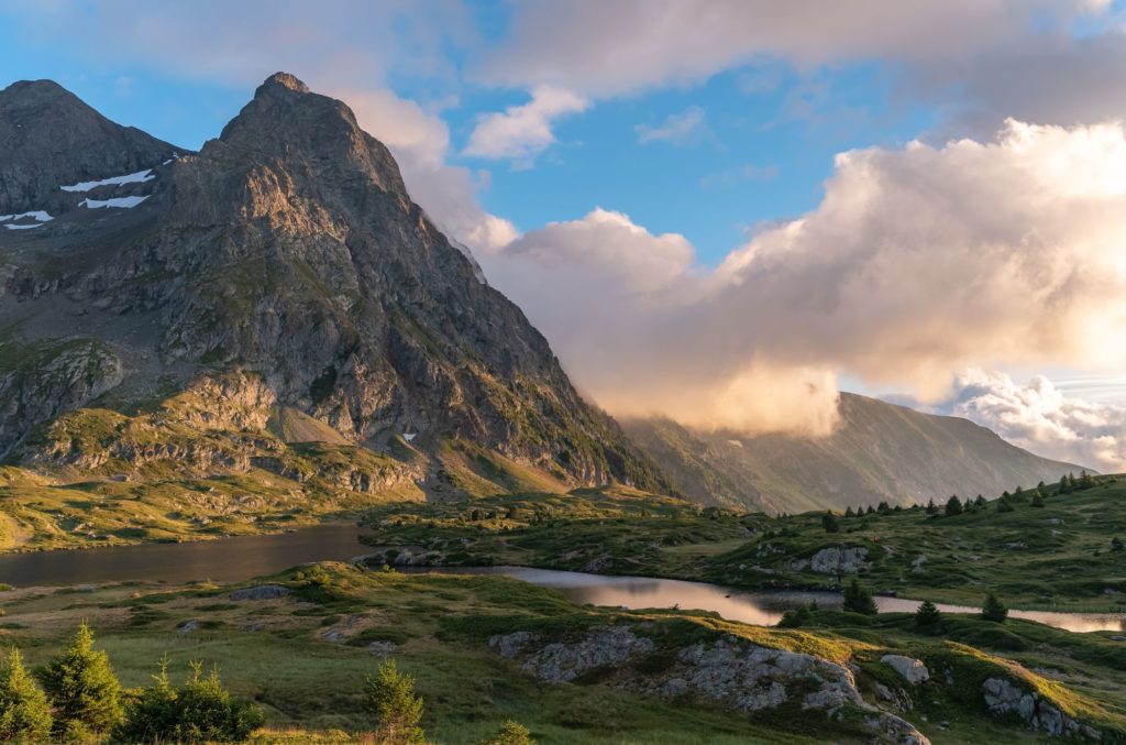 Un beau livre sur les Alpes à offrir : les Alpes, on les aime pour, par Ariane Fornia