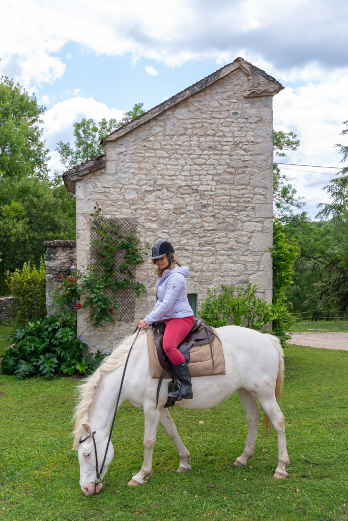 Les chemins de Saint Jacques dans le Lot, à cheval. Randonnée équestre dans le Lot. 