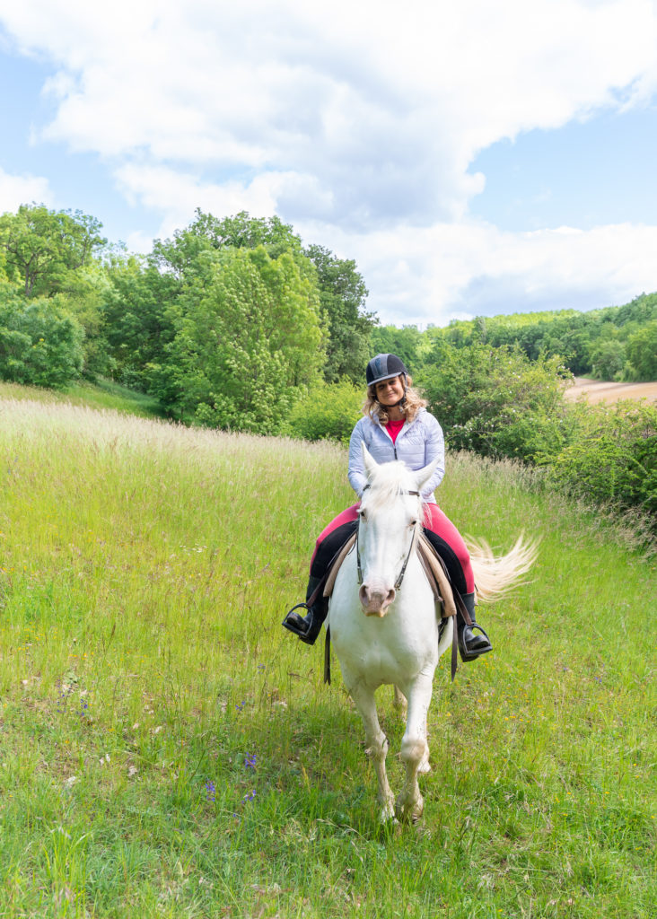 Les chemins de Saint Jacques dans le Lot, à cheval. Randonnée équestre dans le Lot. 