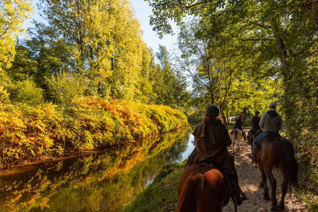 Les chemins de Saint Jacques dans le Lot, à cheval. Randonnée équestre dans le Lot