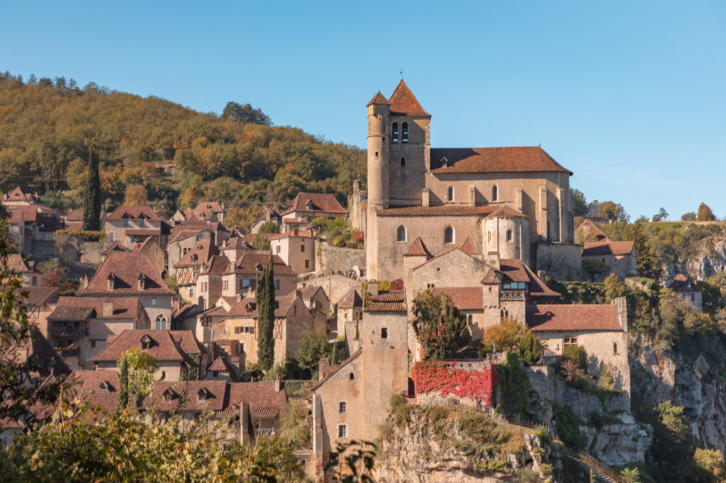 Les chemins de Saint Jacques dans le Lot, à cheval. Randonnée équestre dans le Lot. Saint Cirq lapopie