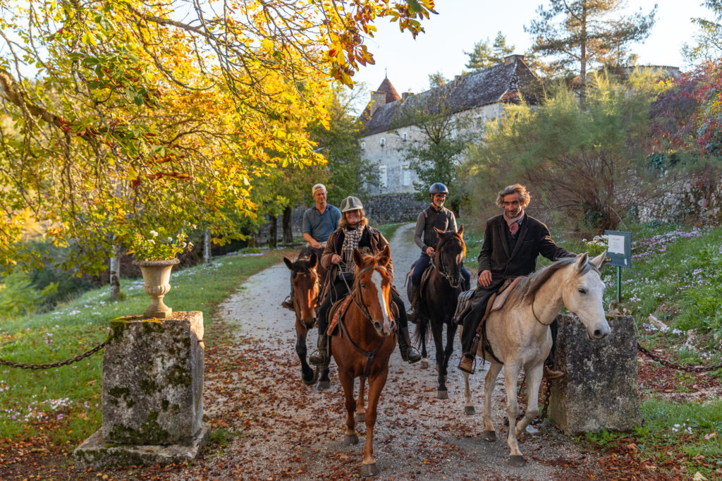 Les chemins de Saint Jacques dans le Lot, à cheval. Randonnée équestre dans le Lot